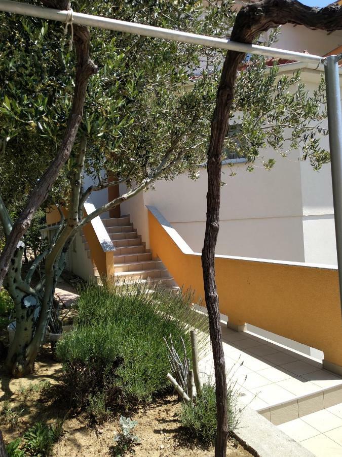 Apartments Palit Раб Екстериор снимка